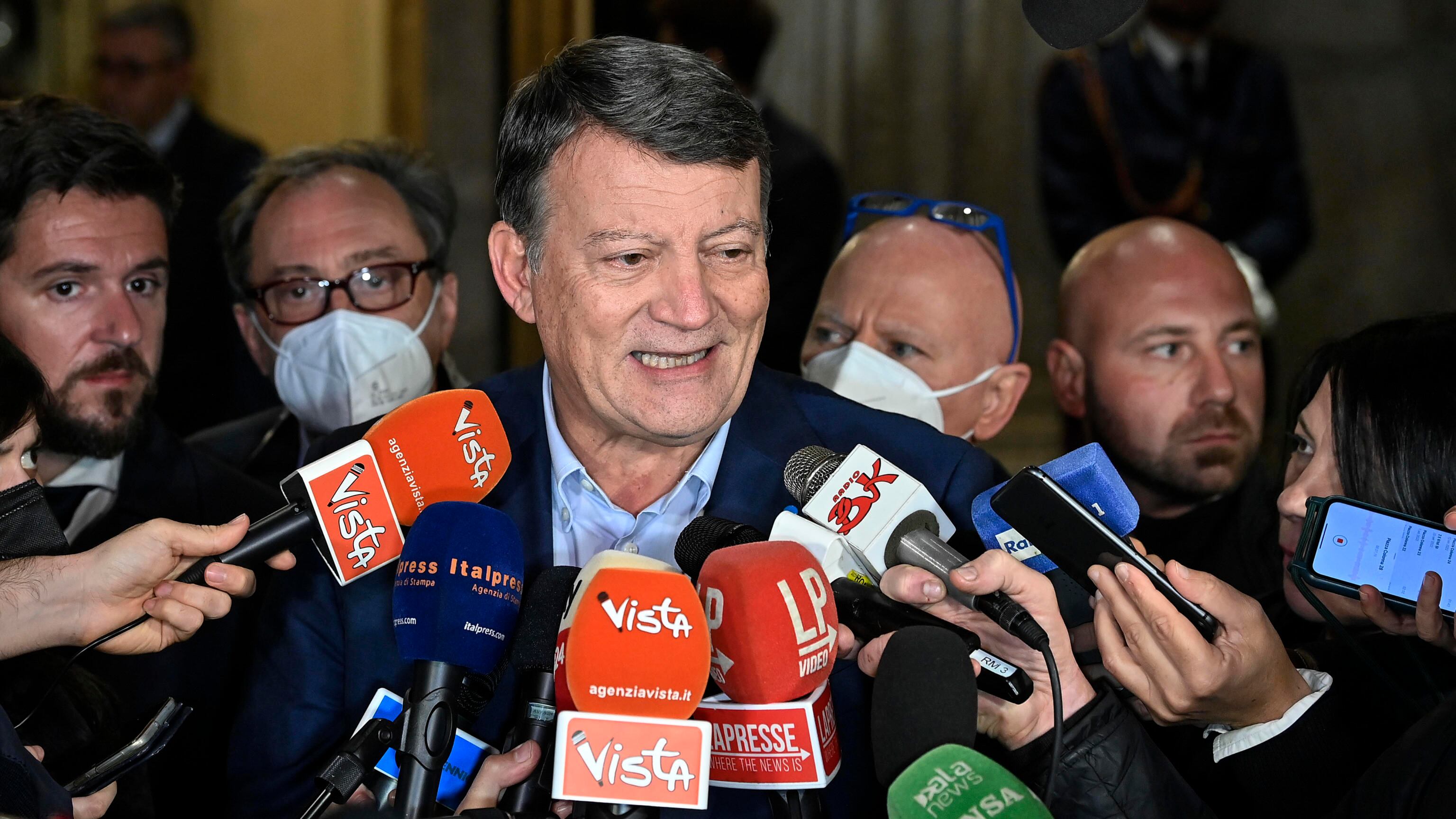 "La priorità è rinnovare tutti i contratti, ma una legge potrebbe rivelarsi utile"