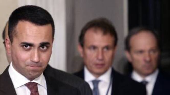 Di Maio si arrende: "Capo politico da solo non può farcela"
