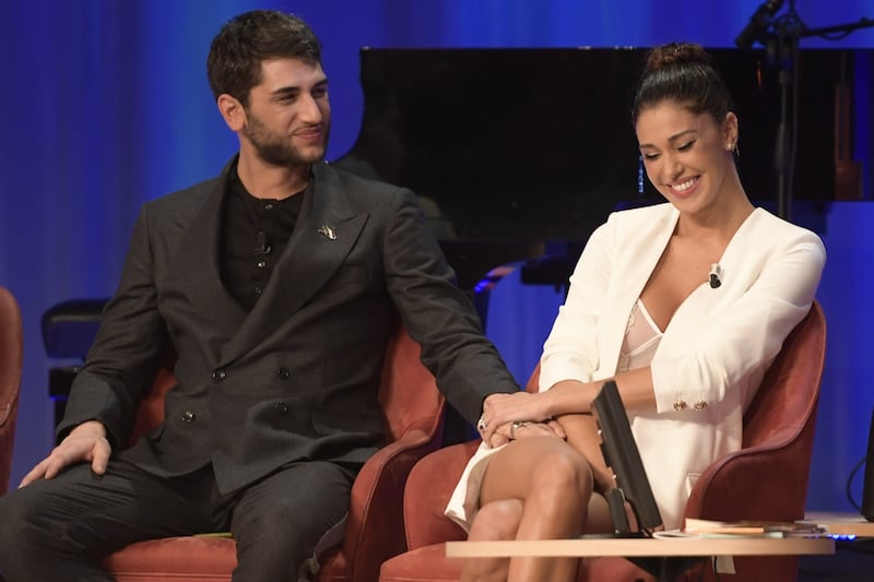 Belen Rodriguez sexy al Maurizio Costanzo Show 10