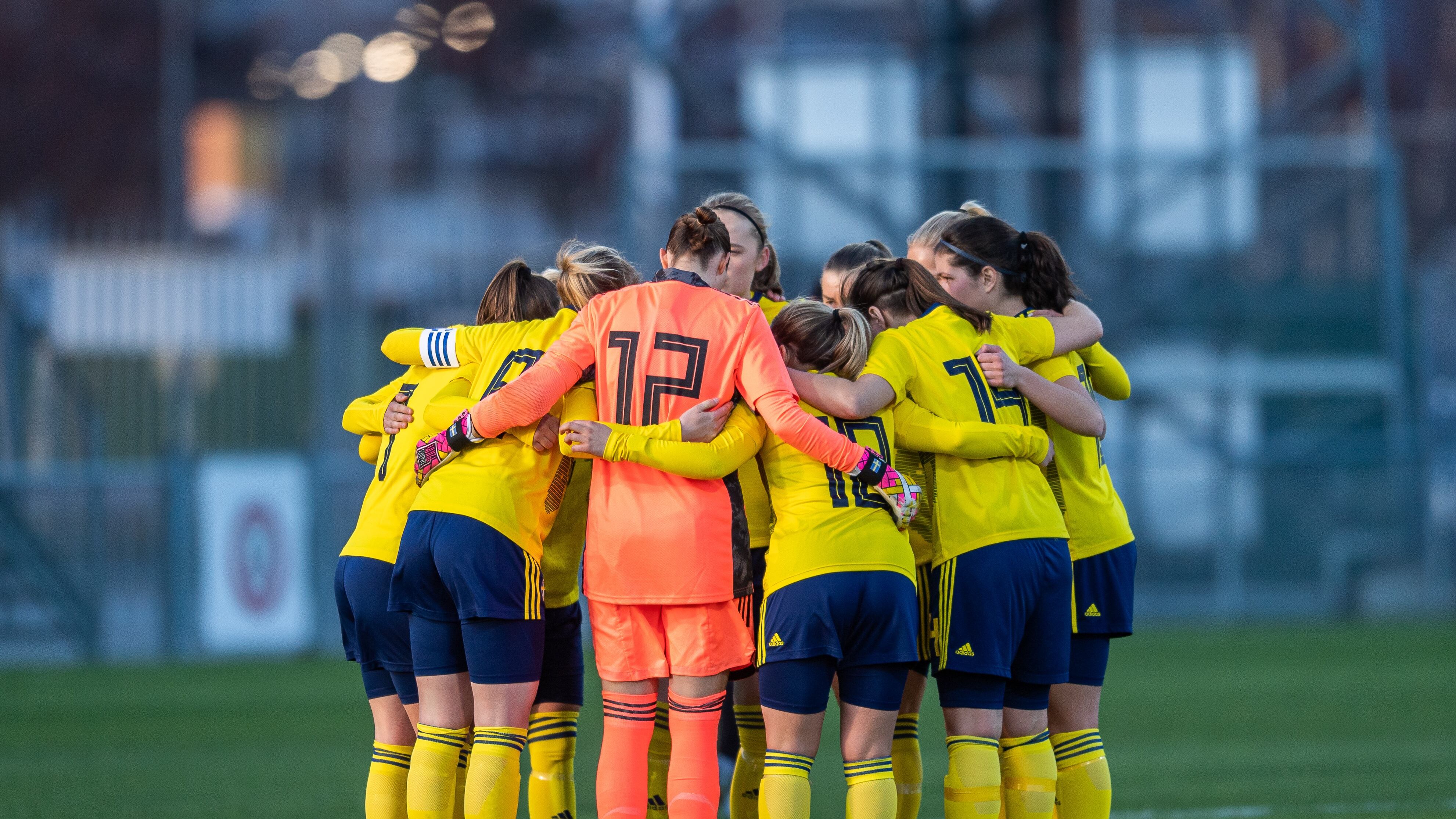 Donne in gol: professioniste! Ma lo erano già più degli uomini