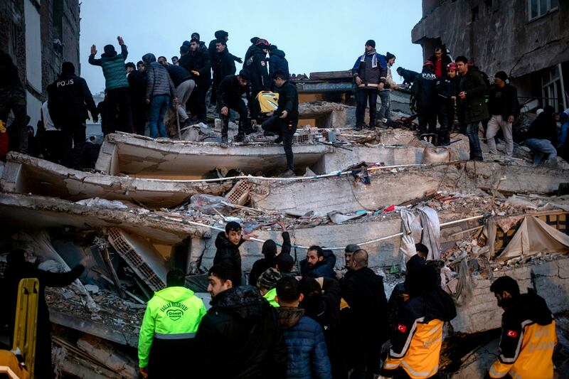 La guerra, le sanzioni, il terremoto. Il dramma di un Paese distrutto