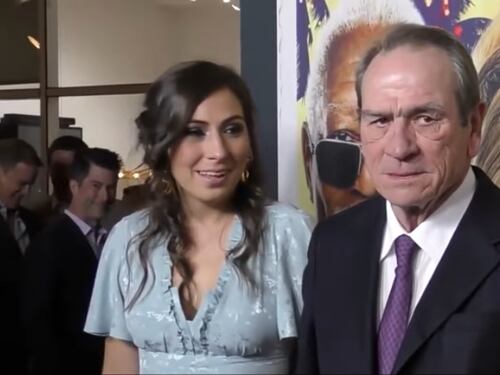 Tommy Lee Jones, rivelate le cause della morte della figlia: “Overdose di cocaina”