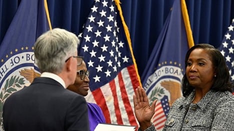 Chi è Lisa Cook, la prima afroamericana alla guida della Fed che ha fatto causa a Trump