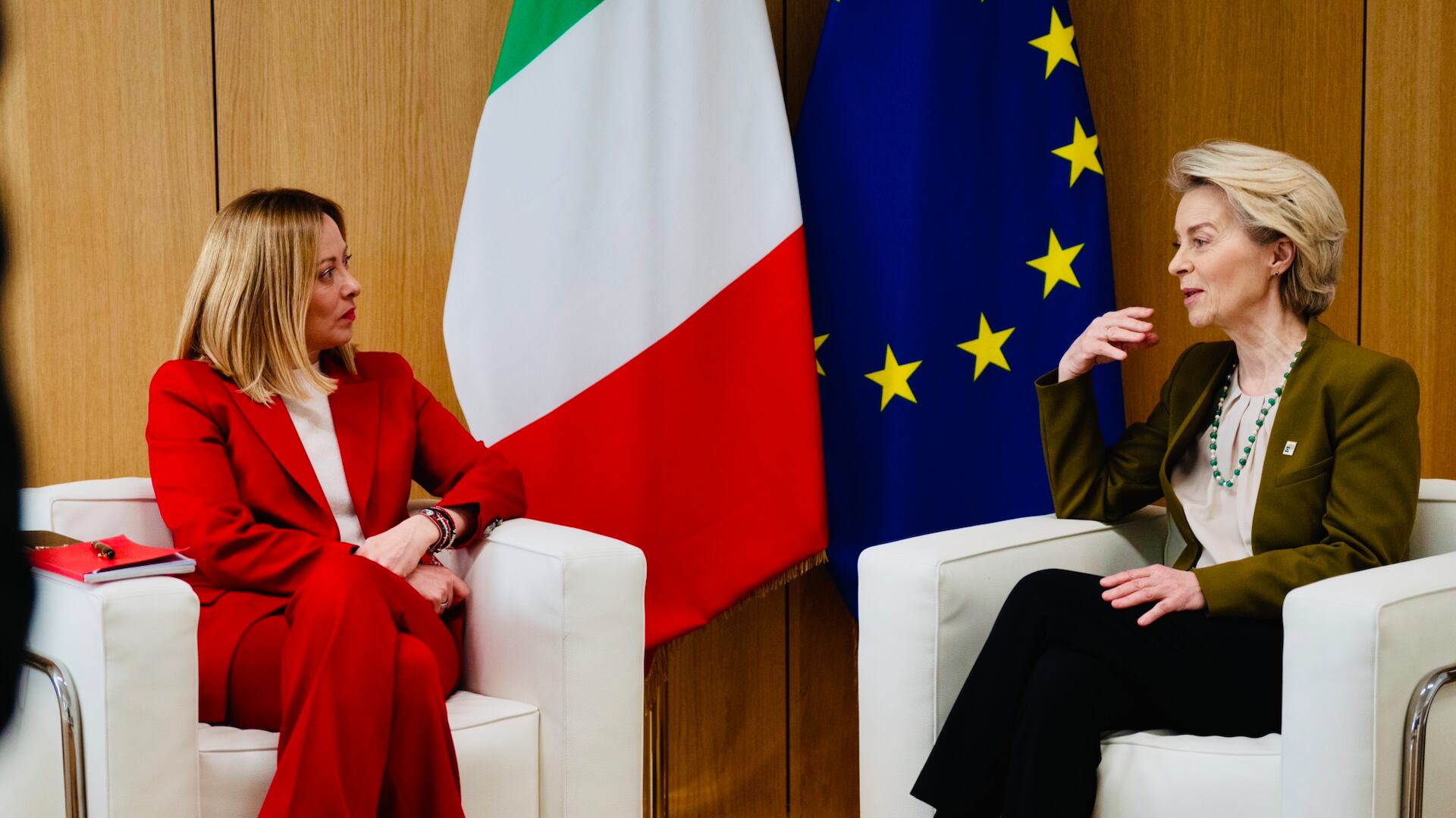 "Interventi urgenti su settore auto e prezzi energia". Il messaggio di Meloni a von der Leyen