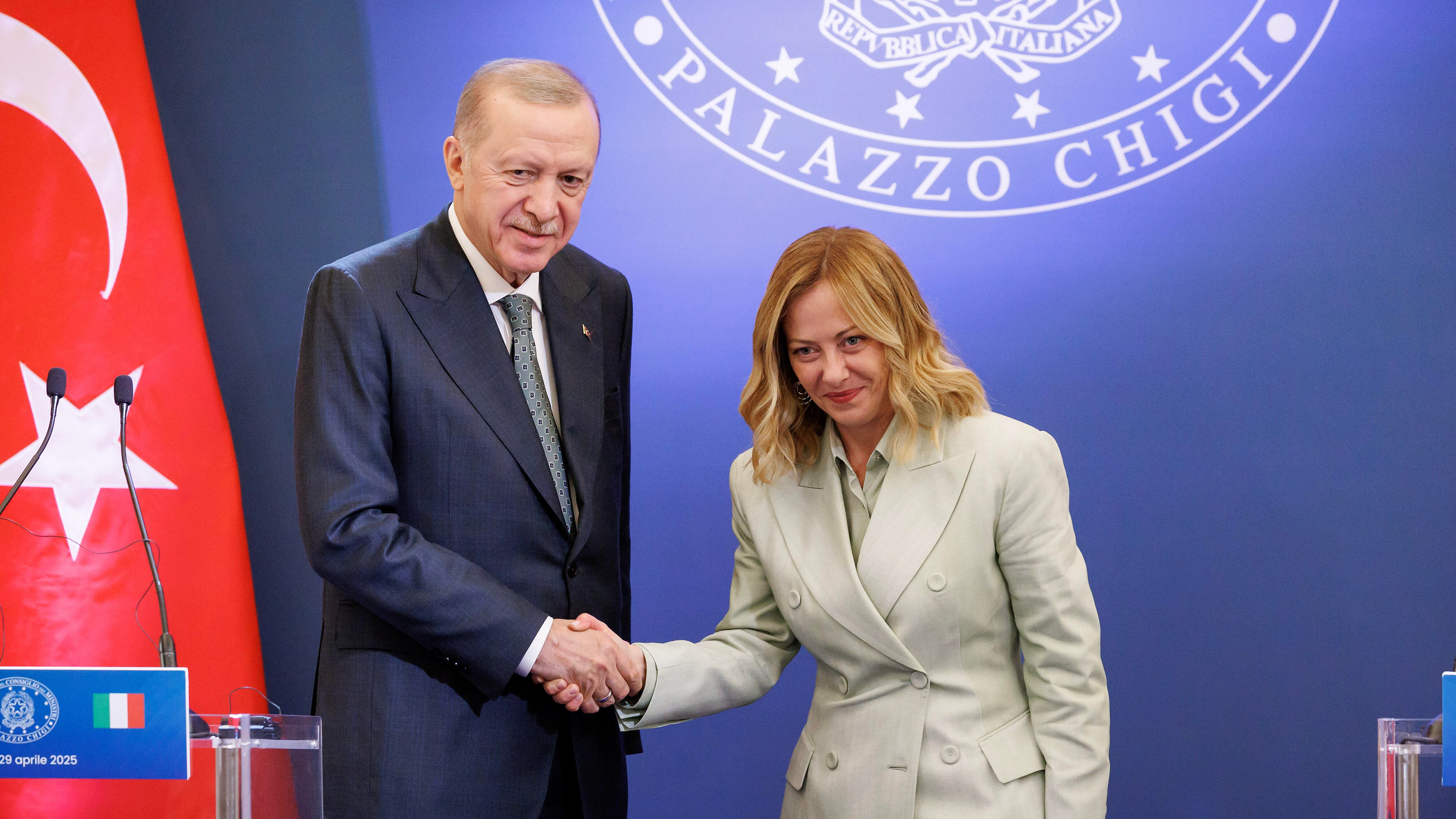 Meloni sente Erdogan: cosa si sono detti