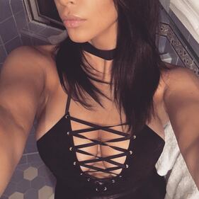 Kim Kardashian: calze a rete provocanti 17