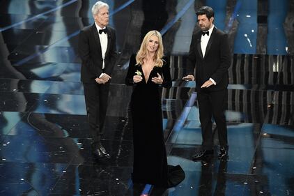 Il look "mozzafiato" di Michelle Hunziker a Sanremo 7