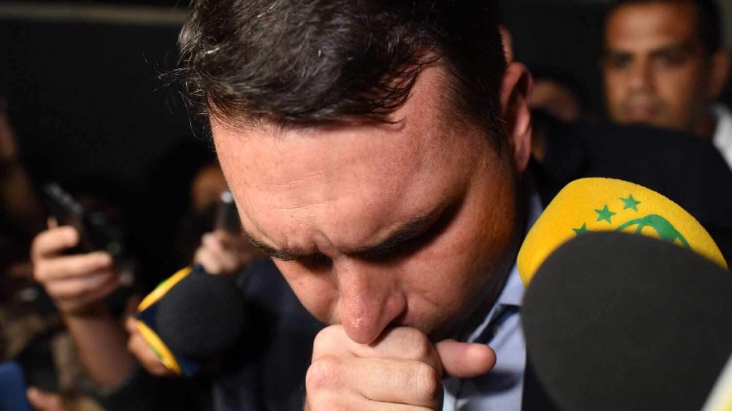 Brasile, sangue a un mese dal voto: il candidato di destra è grave