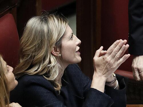Caso Almasri, ok dalla Giunta alla "richiesta di chiarimenti". L'opposizione si astiene