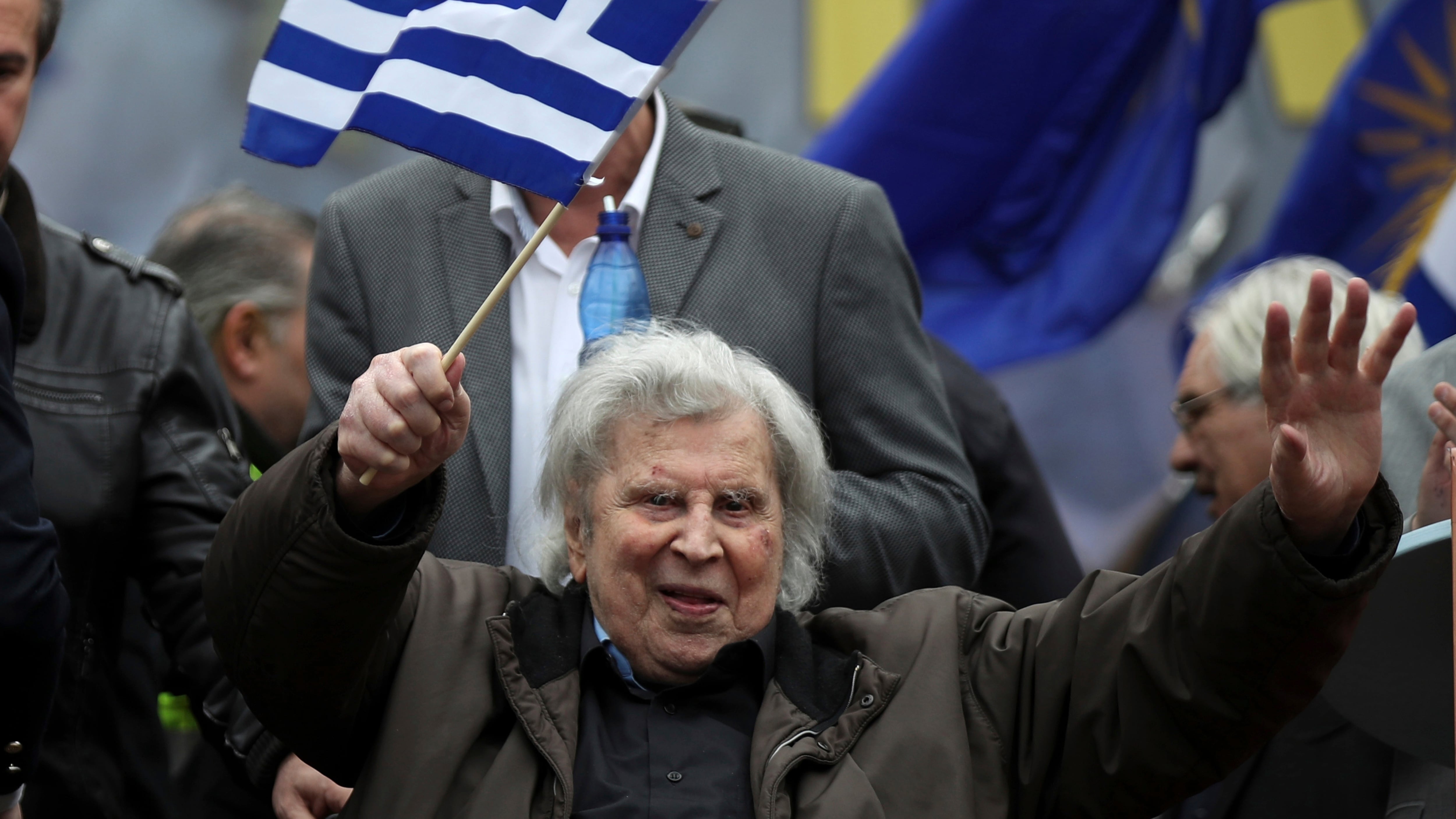 Faida tra i Theodorakis. Il tribunale deciderà dove sarà seppellito