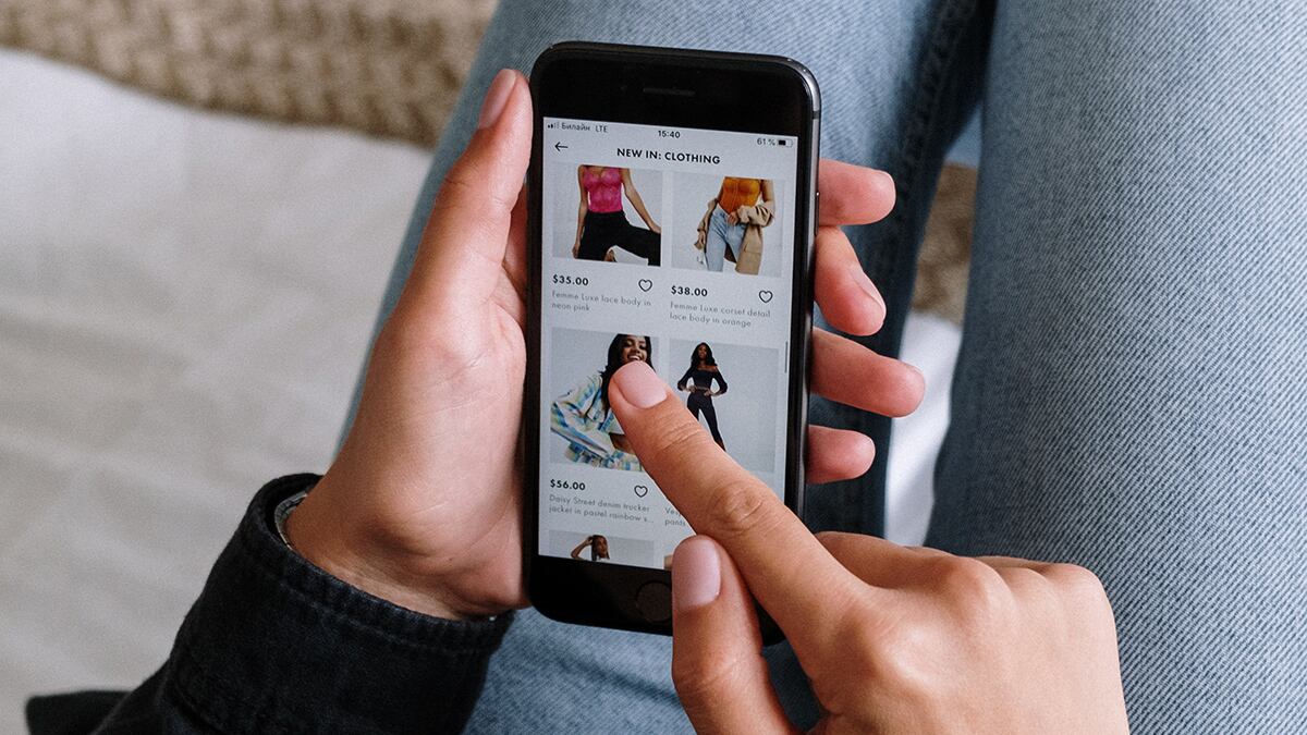 Sconti del Black Friday: con questi 5 vestiti ti rifai il look