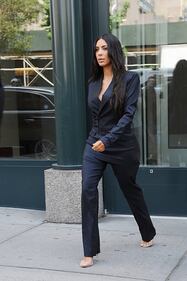 Kim Kardashian sexy, parla per le donne 18