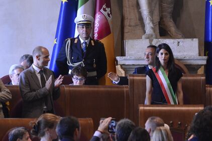 La prima seduta dell'era Raggi 10