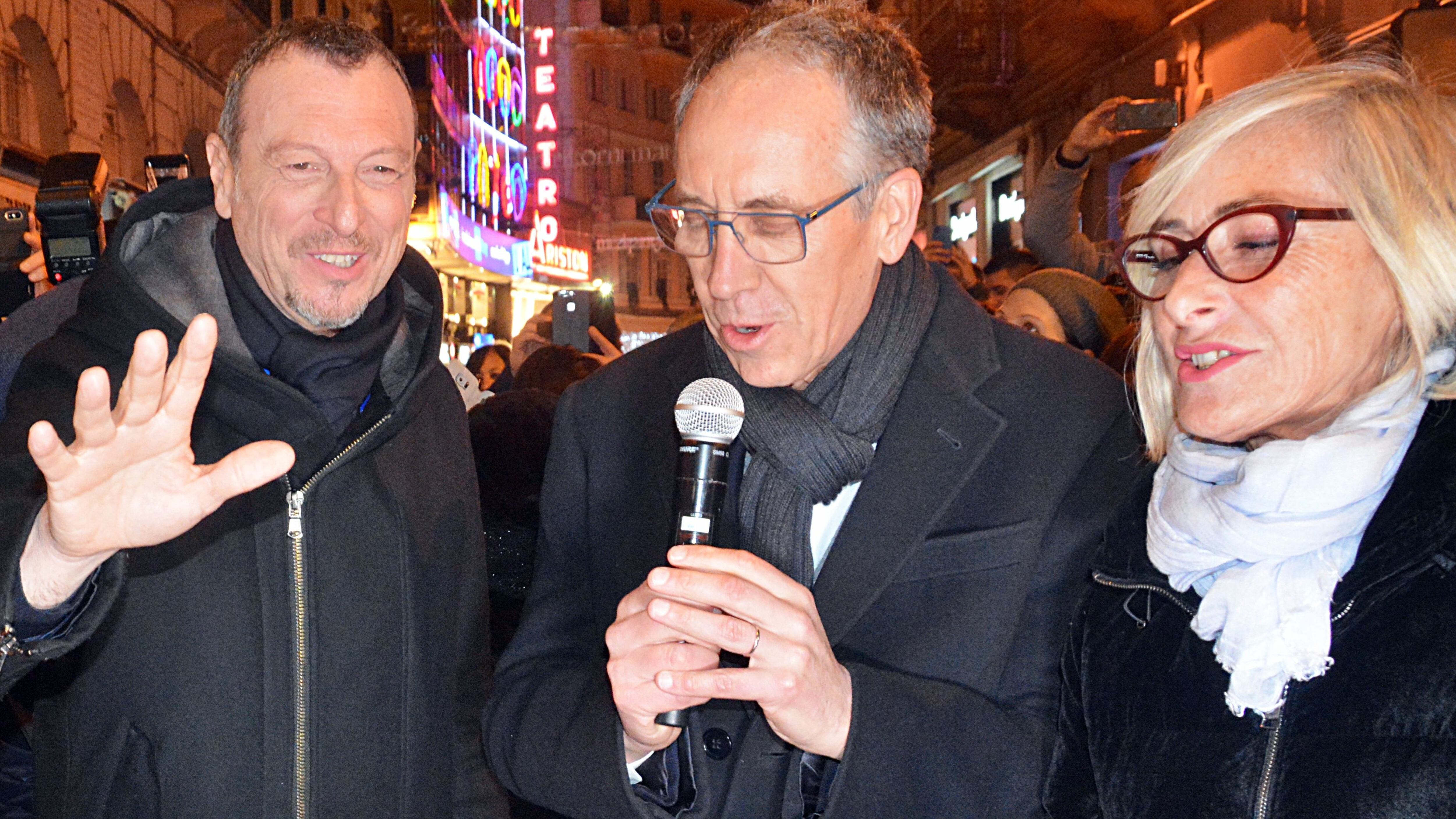 Sanremo, Amadeus accende luminarie dedicate a Modugno