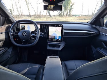 Renault Megane E-TECH: guarda le foto 1
