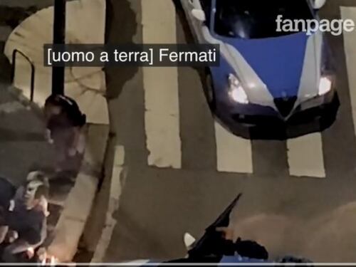 Calci e pugni ai due rapinatori. La procura indaga sugli agenti