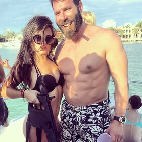 Poker, soldi e donne nude: è Dan Bilzerian il re di Instagram 4