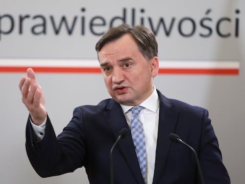 L'Ue "scomunica" la Polonia, l'ira di Varsavia