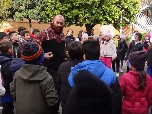 Lo spettacolo parla di morte, bambini in lacrime: scoppia la polemica