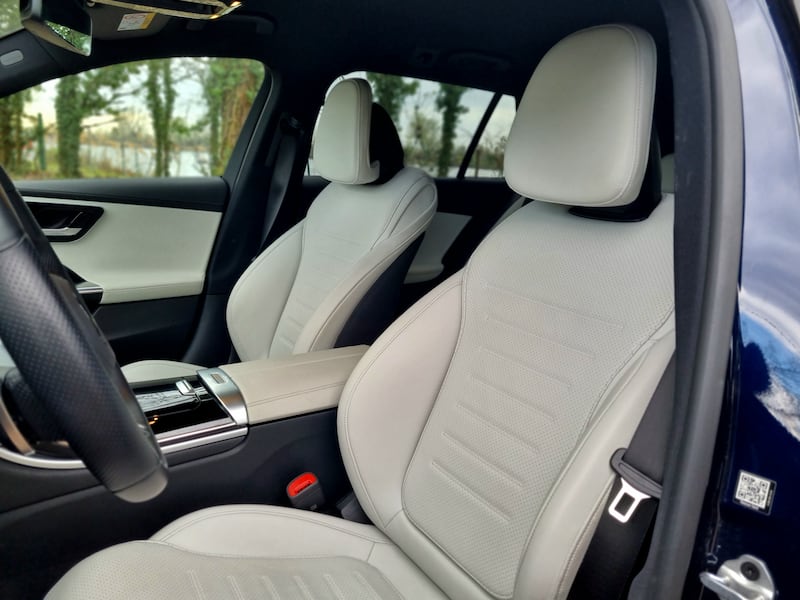 Mercedes Classe C 300e: le foto del plug-in della Stella 17