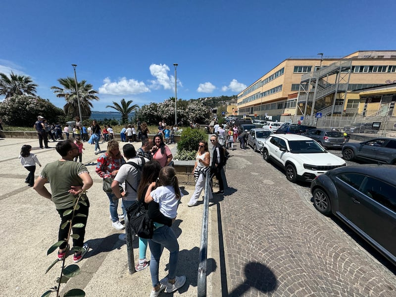Terremoto, forte scossa ai Campi Flegrei 1