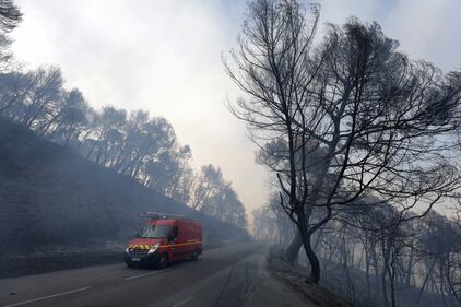 Francia, incendio in Costa Azzurra 13