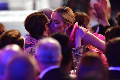 Emily Blunt e il vagina dress ai Sag Awards, foto 8