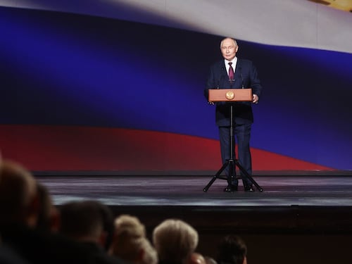 Putin apre alla trattativa con Kiev ma detta le condizioni: “Donbass è storicamente territorio russo”