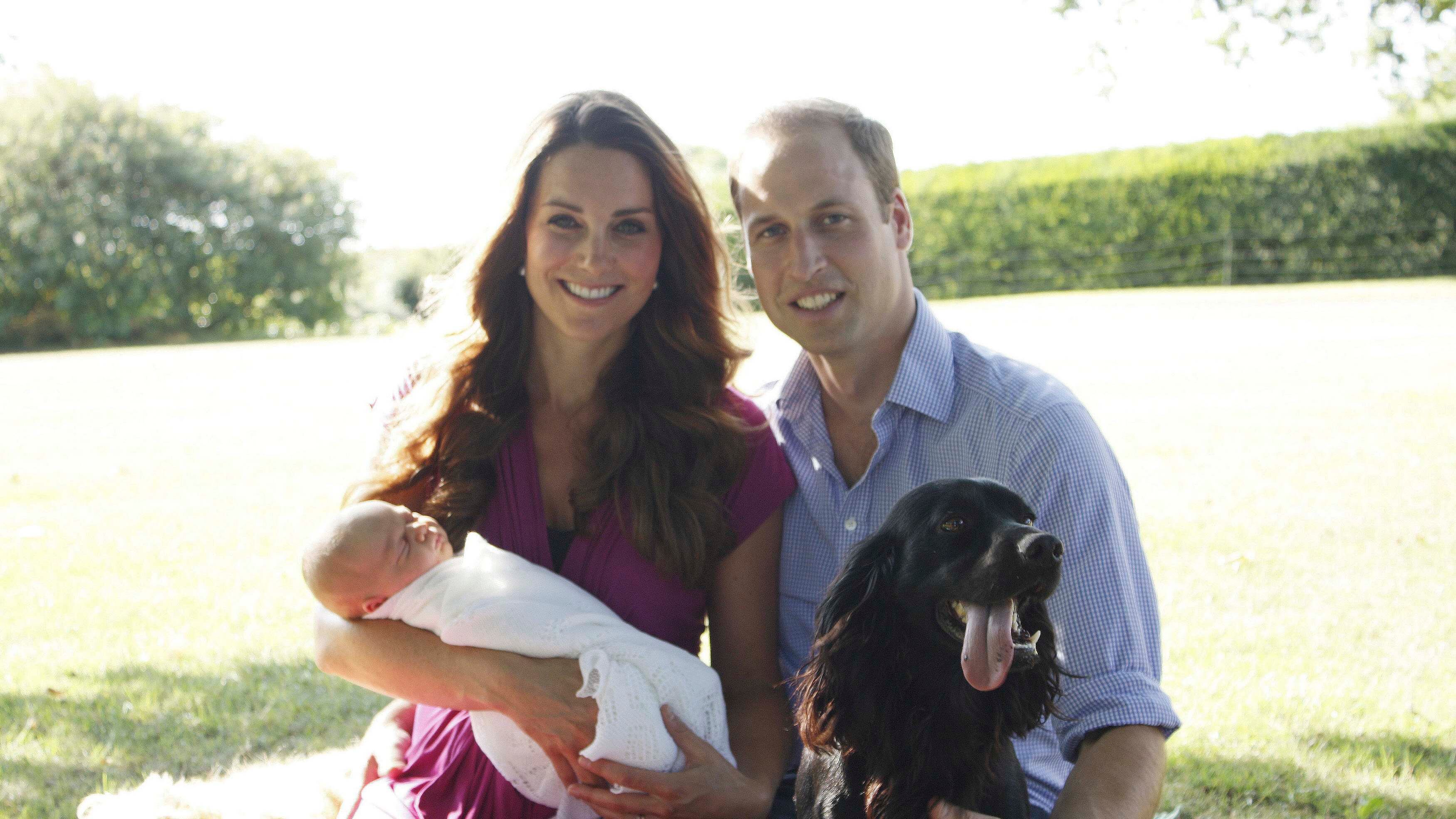 La prima posa del royal baby Ma i royal dog rubano la scena