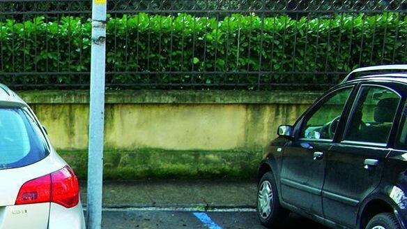 In curva o fra i pali L'overdose di strisce blu ci manda fuori strada