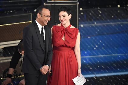 La scollatura di Arisa e il vestito senza reggiseno  5