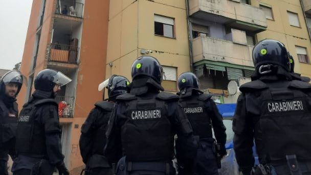 L'assist di Gualteri agli abusivi agita la polizia locale: "Ci ha legato le mani"