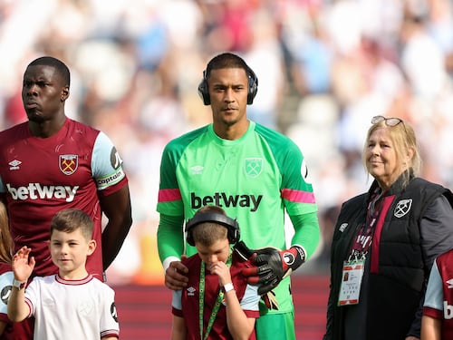 Ecco perché il portiere del West Ham è sceso in campo con le cuffie