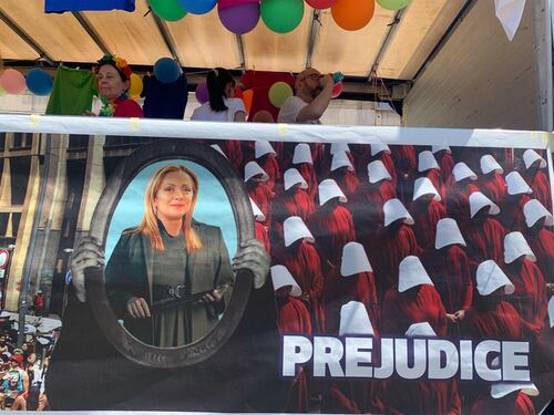 Il "Pride month" ha un nemico: Giorgia Meloni