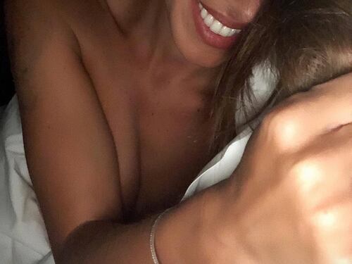 Belen Rodriguez sexy a letto