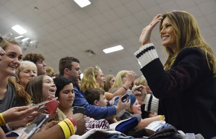 Melania Trump e il Presidente degli Stati Uniti nelle zone colpite dal tornado 8