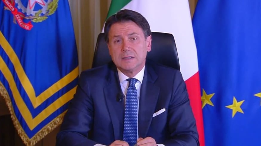 Nuovo schiaffo di Conte ai sordi: "Tagliata l'interprete della Lingua dei Segni"