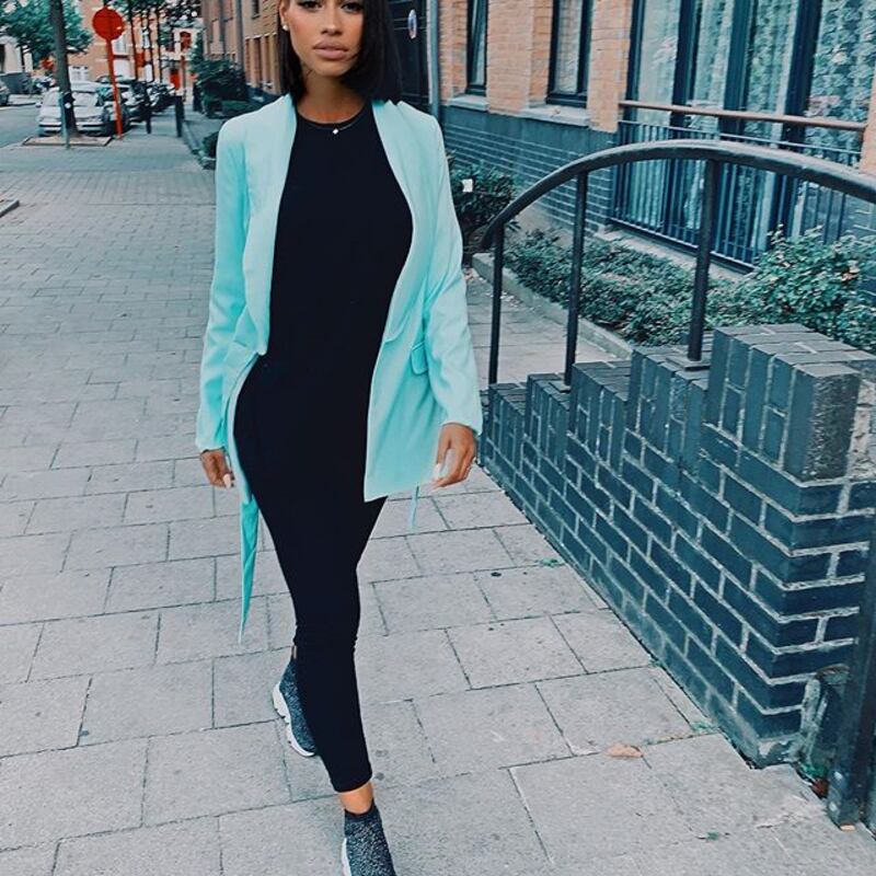 Fanny Neguesha bollente su Instagram: gli scatti dell'ex di Balotelli 9