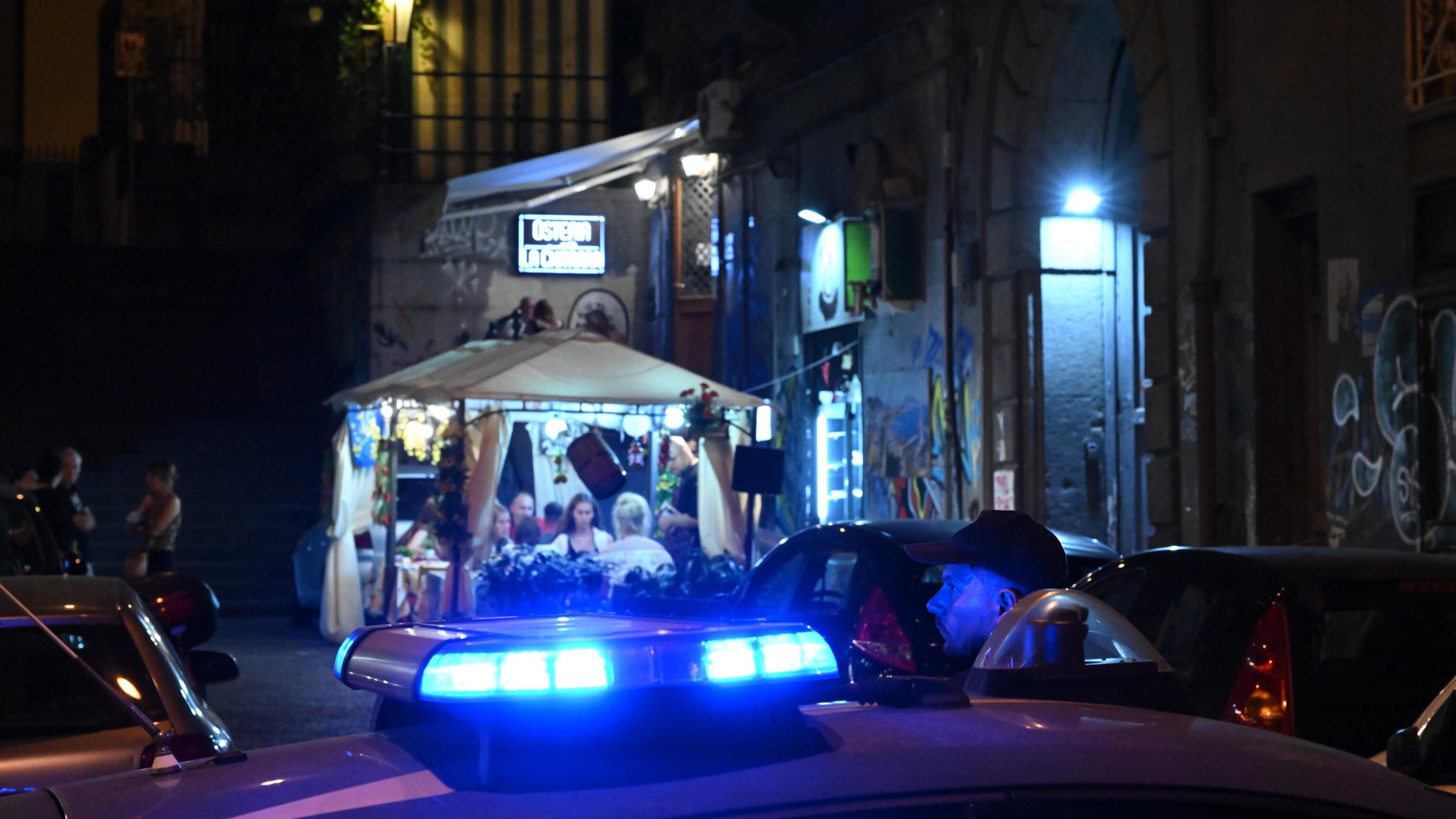 Ammazza la madre adottiva a coltellate. È un diciassettenne, arrestato dalla Polizia