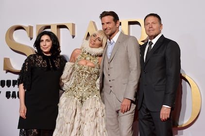 Lady Gaga, scollatura hot alla première 4