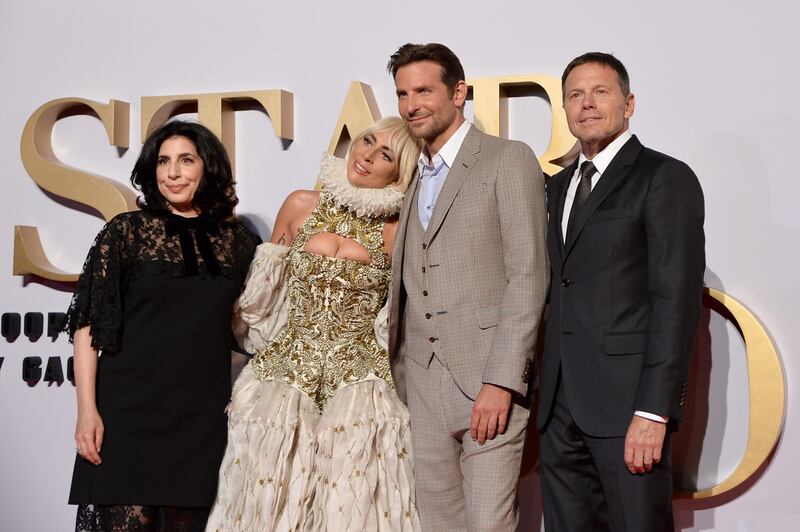 Lady Gaga, scollatura hot alla première 4