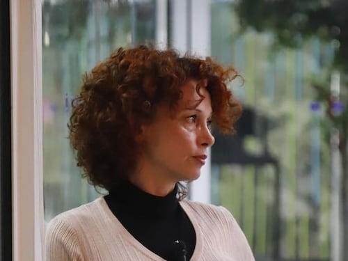 Lutto al Grande Fratello: Beatrice Luzzi lascia la Casa per la morte del padre