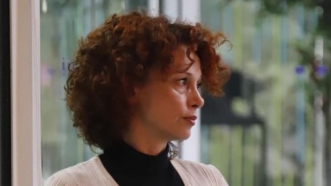 Lutto al Grande Fratello: Beatrice Luzzi lascia la Casa per la morte del padre