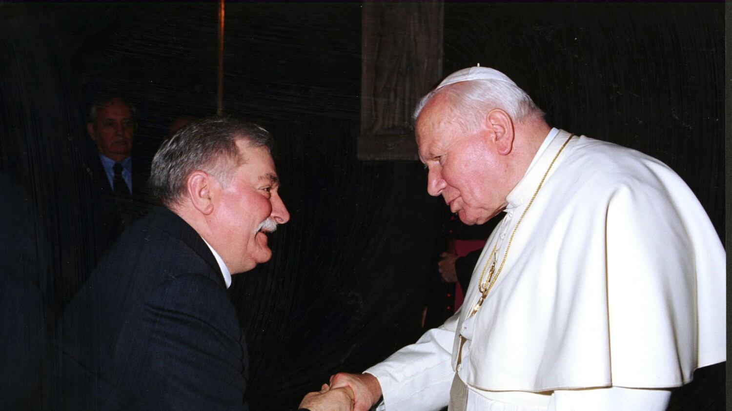 "L'ex leader anticomunista Walesa era un informatore del Kgb"