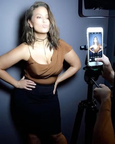 Ashley Graham topless in Messico 4