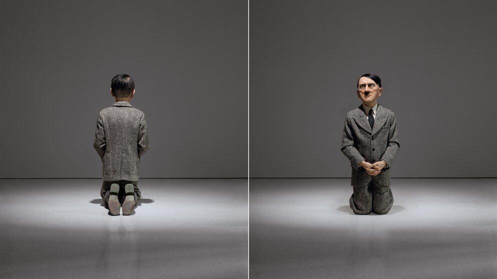 La statua di Hitler in ginocchio venduta per 17 milioni di euro