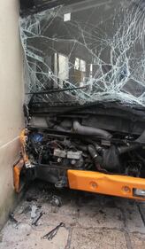 Ancona, autobus si schianta: 18 feriti 3