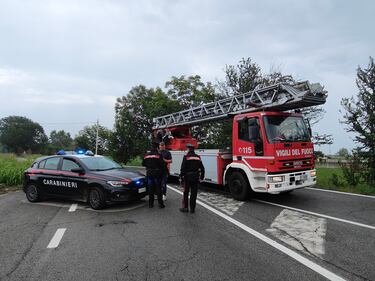 Si schianta aereo delle Frecce Tricolori nel Torinese, morta una bimba. Le immagini 3