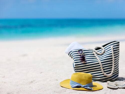 Borsa da spiaggia: ecco cosa non deve mancare