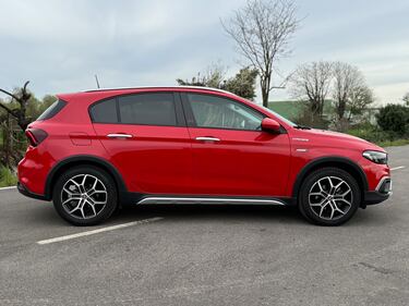 Fiat Tipo Hybrid Cross: guarda la gallery della berlina ibrida italiana 6